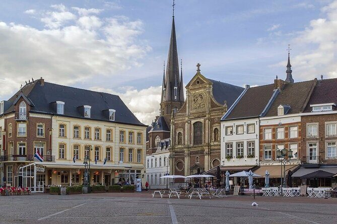 e-Scavenger hunt Sittard: Explore the city at your own pace - A Practical Guide to the Self-Guided Sittard Experience