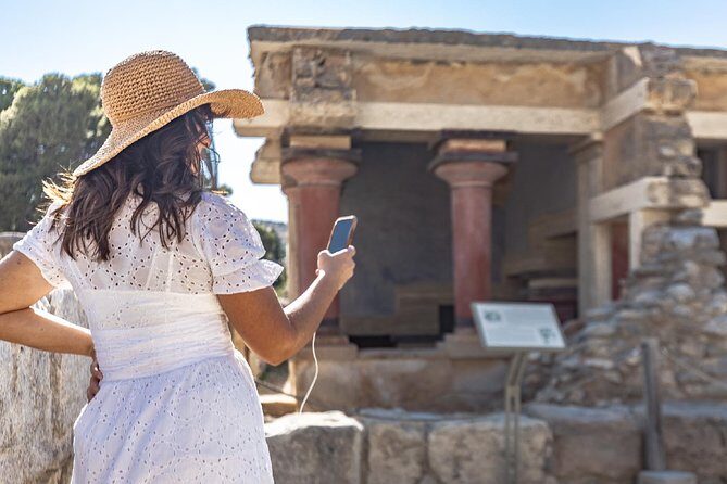 E-Ticket & Audio Tour for Knossos Palace: Unlock Minoan Majesty - An In-Depth Look at the Knossos Audio Tour Experience