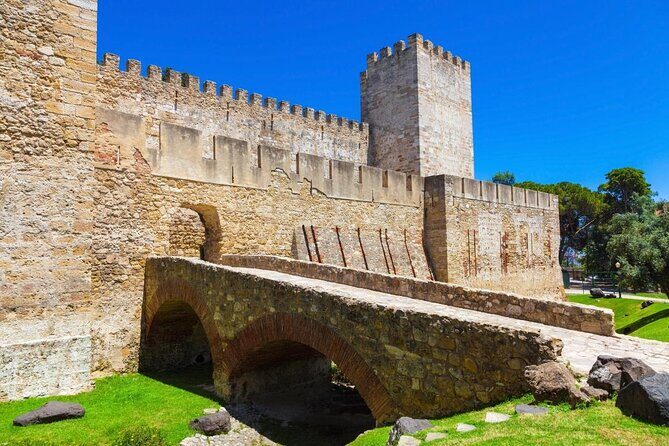 E-ticket to St. George with Audio Tour and Lisbon City Audio Tour - Explore Lisbon and the Castle of St. George with this Flexible Self-Guided Audio Tour