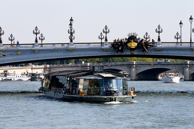 Early evening Dinner Cruise with drinks by Bateaux Parisiens - In-Depth Review of the Paris Dinner Cruise with Bateaux Parisiens