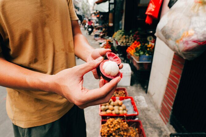 Early Riser Walk: Grandma Noodles, Cafe, Exotic Fruits & History - Key Points