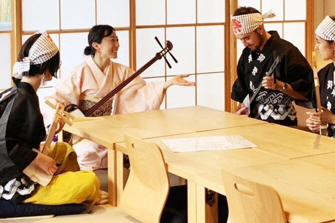 Easy for everyone! Now you can play handmade mini shamisen and show off to everyone! Musical instruments, sweets and live music - Engaging the Senses in Saitama: A Hands-On Shamisen Experience