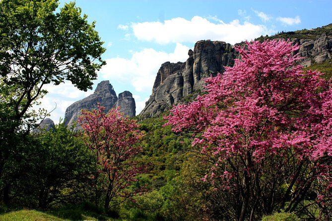 Easy Hiking Adventure at Meteora - A Detailed Look at the Meteora Hiking Tour