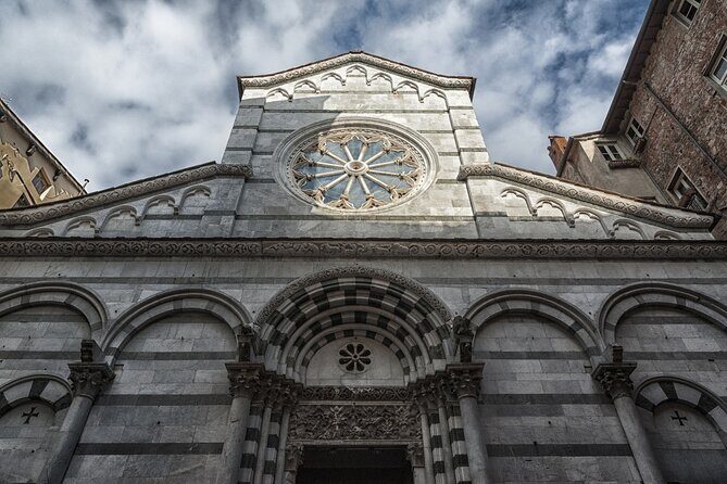 EASY Pisa & Lucca 7-Hour Private Shore Excursion from La Spezia - Lucca: A Beautiful Contrasts