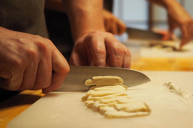 Eat Osaka: Street Food Cooking in an Authentic Kitchen! - An In-Depth Look at "Eat Osaka: Street Food Cooking in an Authentic Kitchen"