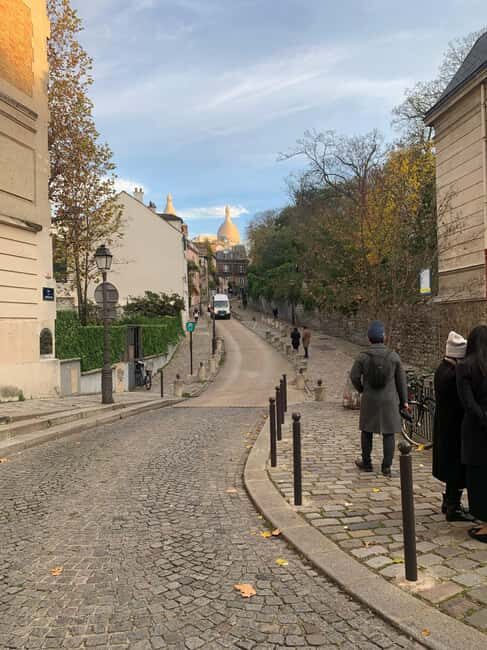 Eat, play & Love - Montmartre Walking Tour- Kids friendly - - Key Points