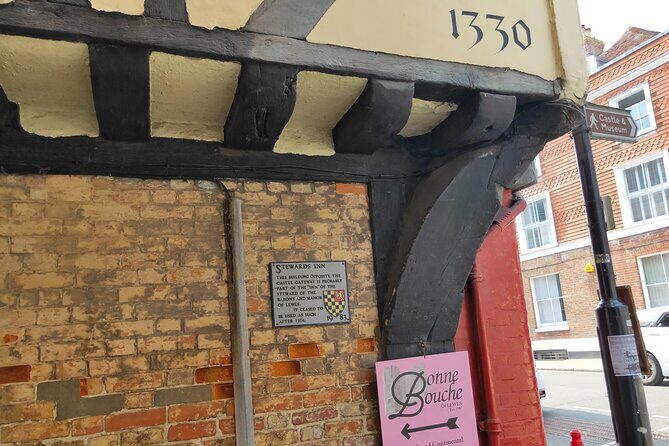Eccentric Lewes: A Self-Guided Walking Tour - Detailed Breakdown of the Itinerary