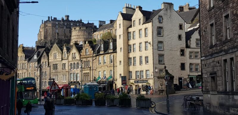 Edimbourg : Visite guidée privée en français avec Clémentine - A Closer Look at Your Edinburgh Adventure