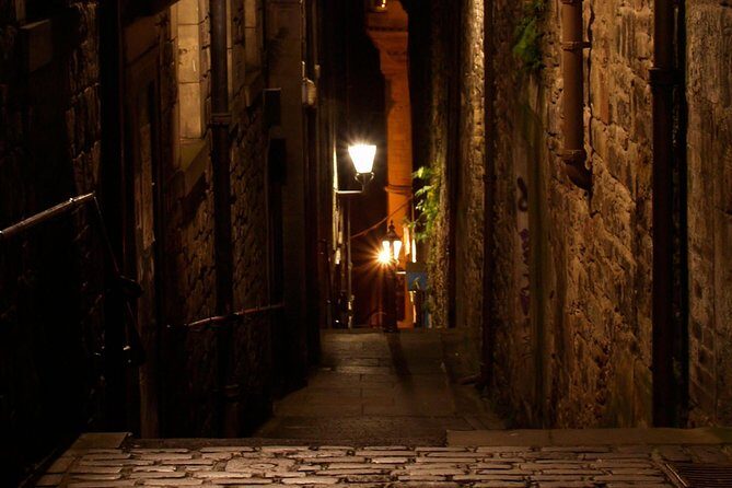 Edinburgh 2 Hour Nighttime Ghost Tour Italian Tour Guide - FAQ