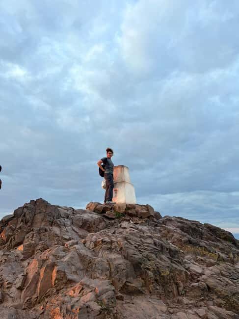 Edinburgh: Arthur's Seat Hiking Tour with Local Guide - Discovering Edinburgh’s Iconic Landmark with a Local Guide