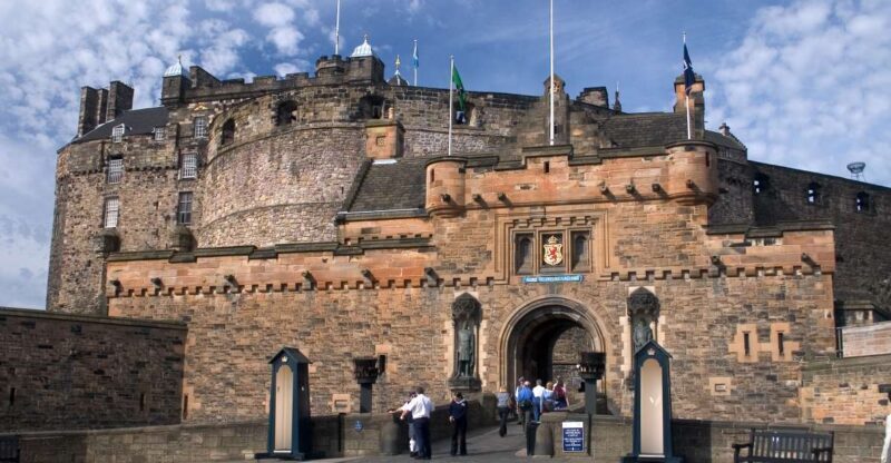 Edinburgh Castle: Guided Walking Tour with Entry Ticket - Key Points