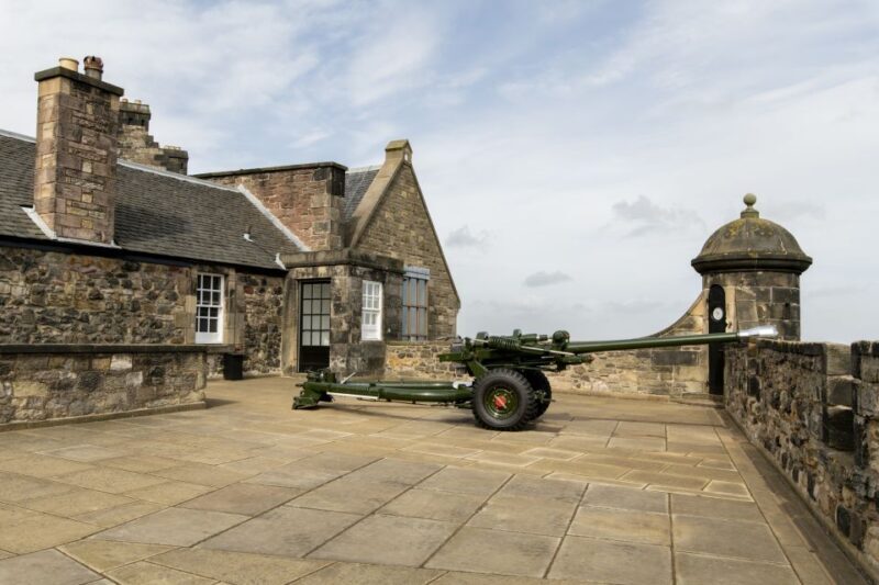Edinburgh Castle: Guided Walking Tour with Entry Ticket - The Views and Photo Opportunities