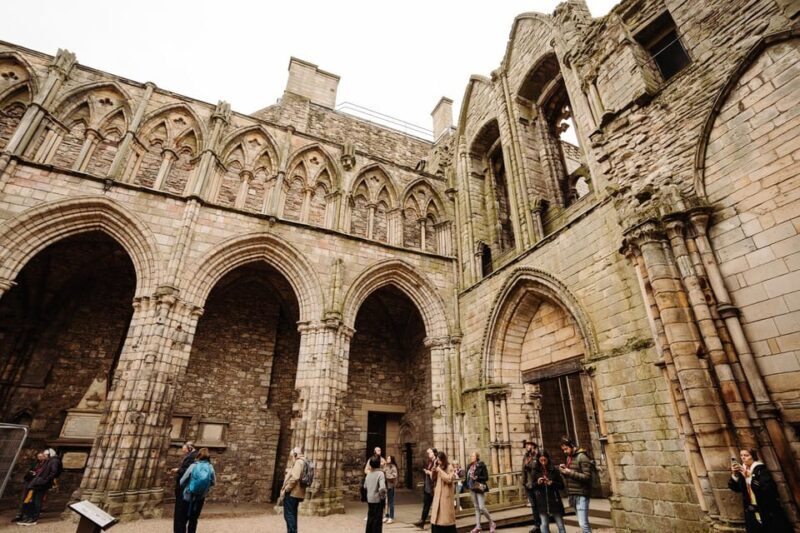 Edinburgh: Castle, Holyrood & Royal Mile Guided Tour - Exploring Edinburgh’s Royal History in a Compact Tour