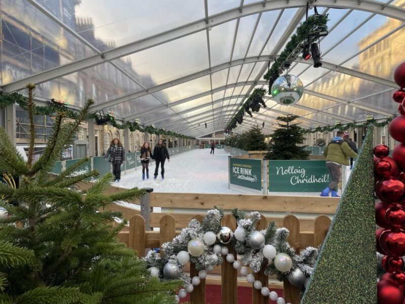 Edinburgh: Christmas Walking Tour with Gingerbread Treat - FAQs