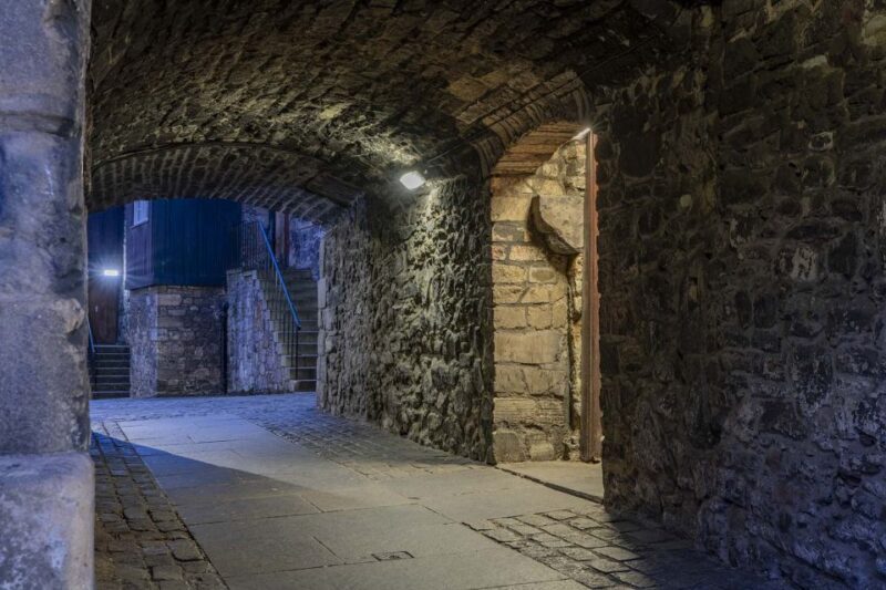 Edinburgh: Dark Secrets of the Old Town Ghost Walking Tour - The Sum Up
