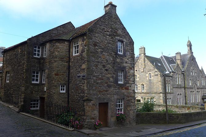Edinburgh: Dean Village Circus Lane Walking Tour with a Local - The Experience: What Its Like to Walk with a Local Guide