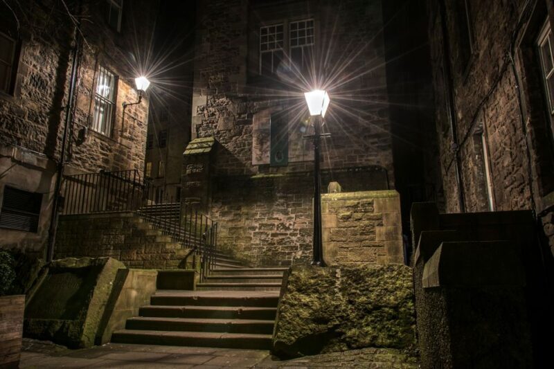 Edinburgh: Guided Ghost Walking Tour in Spanish - Short Introduction: What You Can Expect
