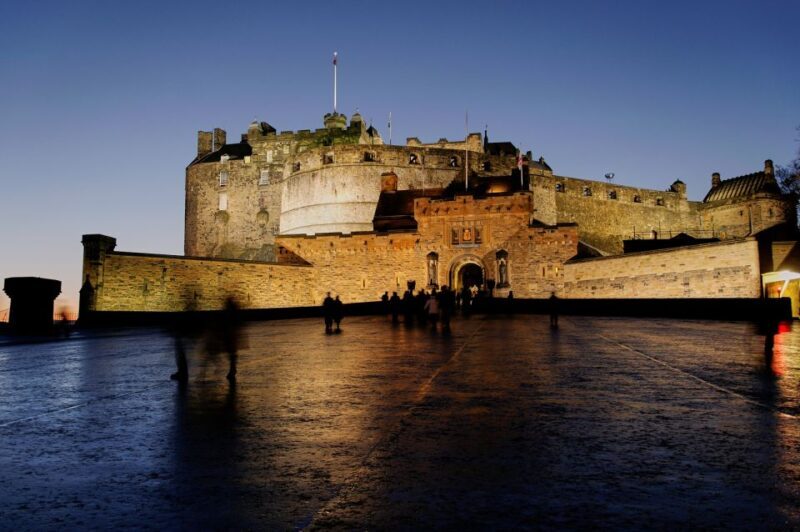 Edinburgh: Guided Ghost Walking Tour in Spanish - Final Thoughts