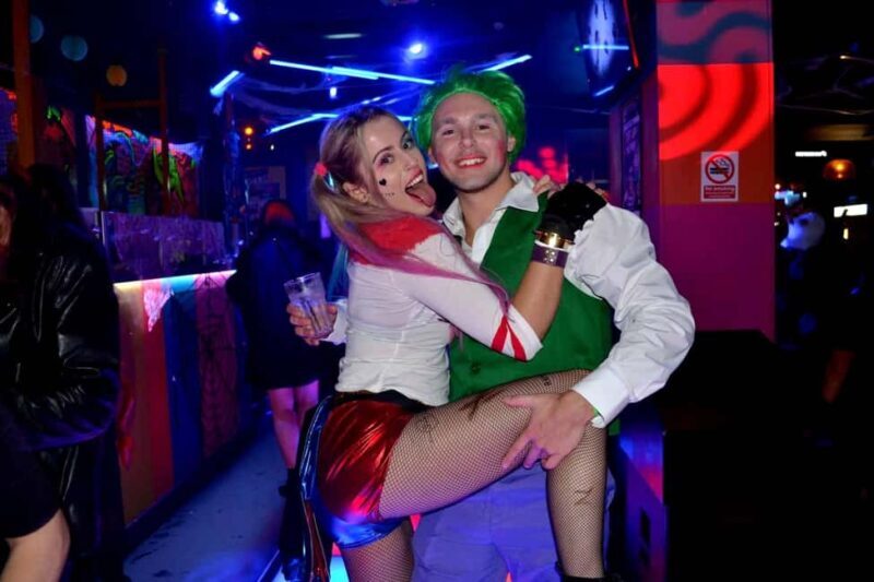 Edinburgh Halloween Bar Crawl: 5+ Venues, Free Shots & More - Why This Tour Works for Different Travelers