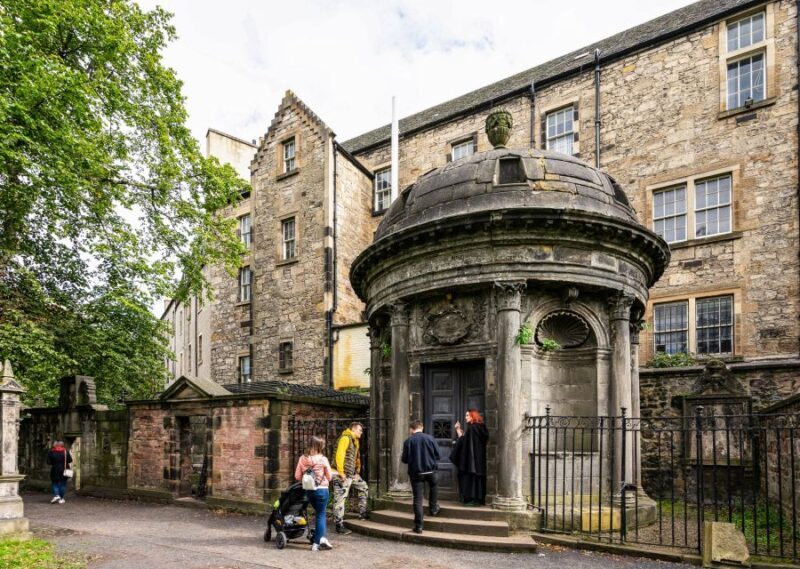 Edinburgh: Haunted Underground Vaults and Graveyard Tour - FAQ