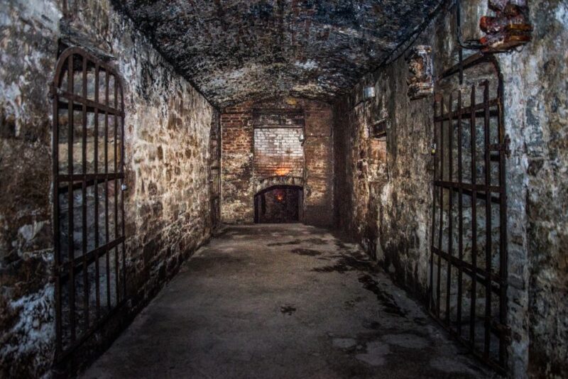 Edinburgh: Late-Night Underground Vaults Terror Tour - A Deep Dive into the Experience