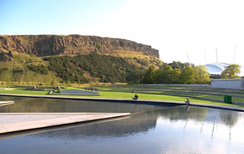 Edinburgh: Old Town Highlights Walking Tour - Key Points