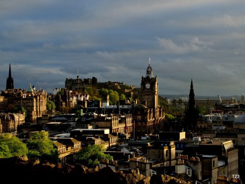 Edinburgh: Old Town Stories - Guided Walking Tour - A Walk Through Edinburgh’s Old Town: What to Expect