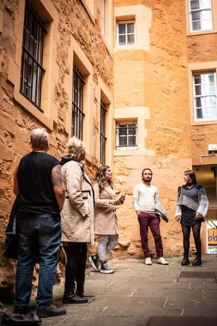 Edinburgh: Old Town Walking Tour with Holyrood Entry - The Heart of the Tour: A Walk through Edinburgh’s Old Town