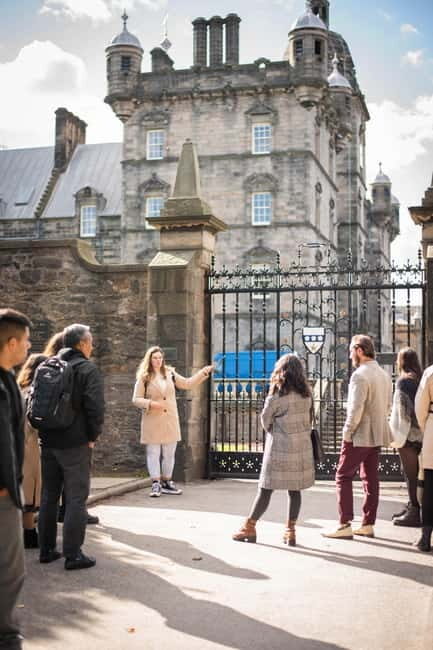 Edinburgh: Old Town Walking Tour with Holyrood Entry - Holyroodhouse: A Royal Finale