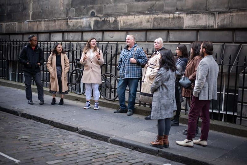 Edinburgh: Old Town Walking Tour with Holyrood Entry - Who Should Consider This Tour?