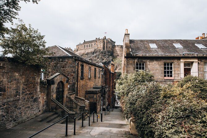 Edinburgh: Old Town's Highlights Walking Tour - Exploring Edinburgh’s Old Town: A Detailed Review of the Highlights Walking Tour