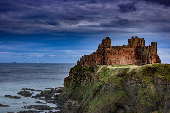 Edinburgh: Rosslyn Chapel, Berwick Private Day Tour in Luxury MPV - Discover the Mysteries and Scenery of Scotland with a Private Day Tour from Edinburgh