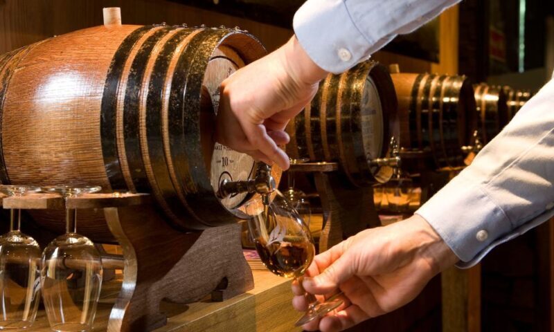 Edinburgh: Stirling, Whisky & St Andrews Tour in Italian - Starting Point in Edinburgh and Transportation