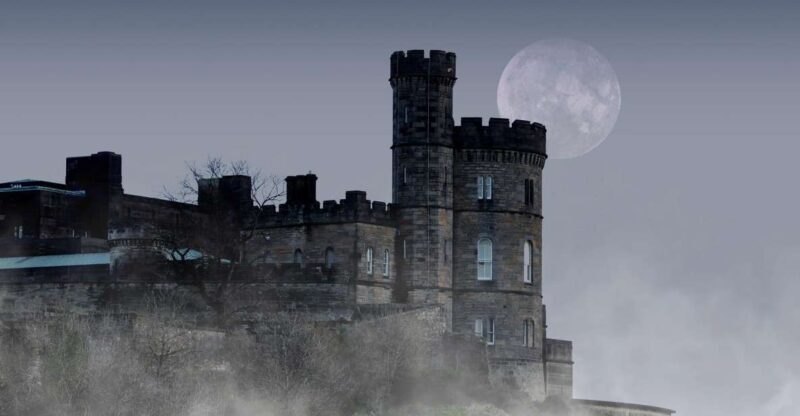 Edinburgh: The Dark Side Walking Tour - An In-Depth Look at Edinburghs Dark Side Tour