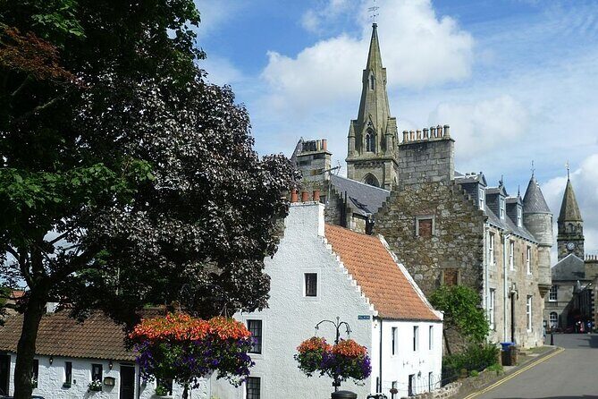 Edinburgh: The Outlander, Palaces & Jacobites Tour - Transportation & Group Size