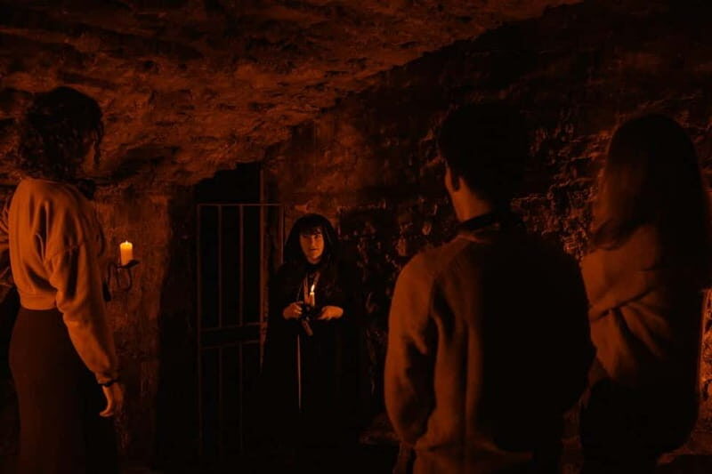 Edinburgh: Underground Vaults and Graveyard Evening Tour - The Guides: The Heart of the Experience