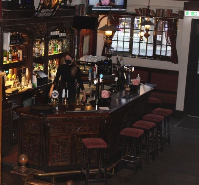 Edinburgh: Whisky Flight in one of the oldest pubs - A Detailed Look at the Whisky Flight Experience