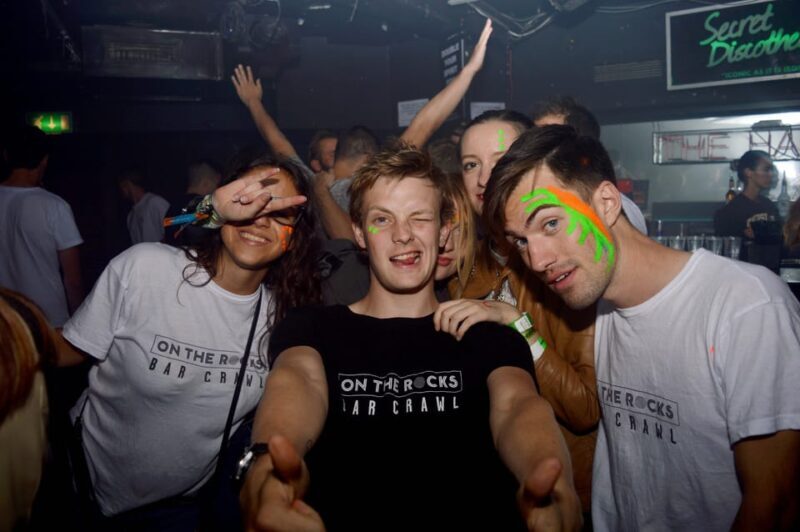 Edinburgh's Best Bar Crawl: Free Shots, Discounts, Photos - Edinburgh’s Best Bar Crawl: Free Shots, Discounts, Photos – A Practical Guide