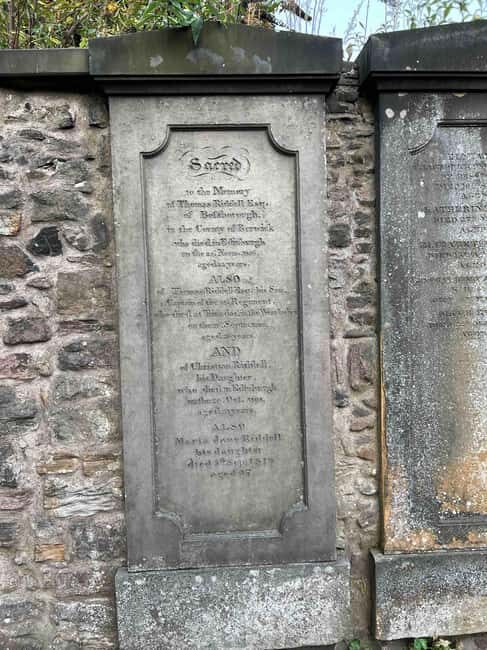 Edinburgh's Dark and Hidden History Walking Tour - Key Points