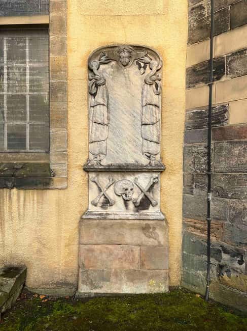 Edinburgh's Dark and Hidden History Walking Tour - A Deep Dive into the Experience