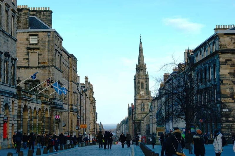 Edinburgh's must-see attractions: walking tour in French - The Tour in Detail: What You Can Expect