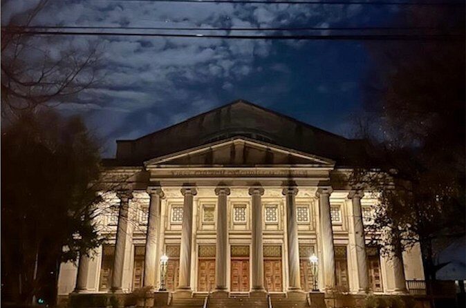 Eerie Old Louisville Photo Tour with Welcome Cocktail - FAQ