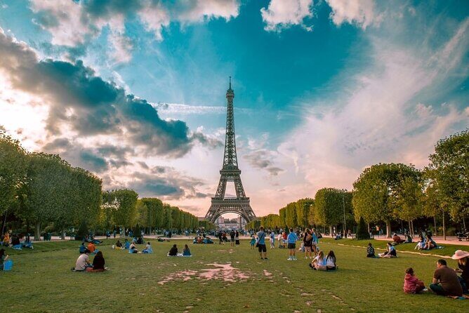 Eiffel Tower Access to 2nd Floor and Summit by Lift - A Thorough Breakdown of the Experience