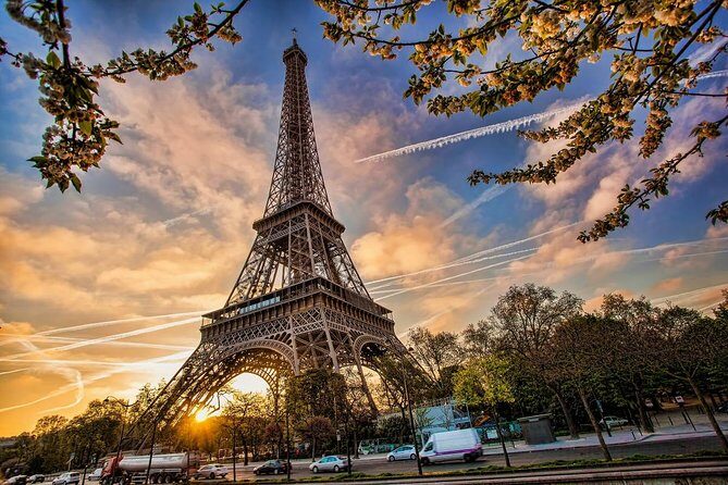 Eiffel Tower Access to 2nd Floor and Summit option with Host - The Sum Up