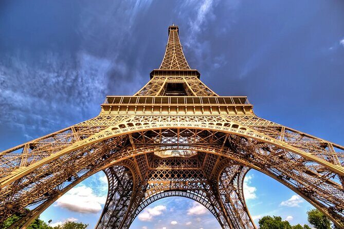 Eiffel Tower Access up to 2nd Floor with Host and Optional Summit - The Crowds & Line-skipping Perception