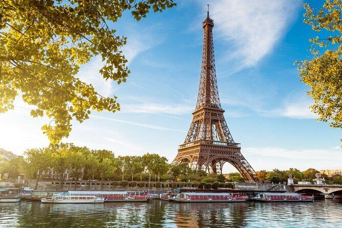 Eiffel Tower Photographer, Professional Photo shoot - Paris - Experience the Eiffel Tower Photographer, Professional Photo Shoot in Paris
