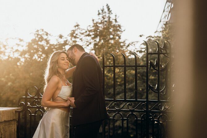 Eiffel Tower Private Photoshoot With a Professional Photographer - Frequently Asked Questions