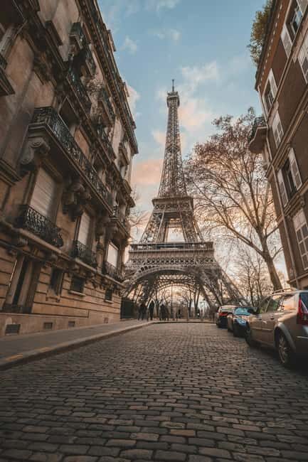Eiffel Tower Reserved Access with Photoshoot stops - A Deep Dive into the Experience