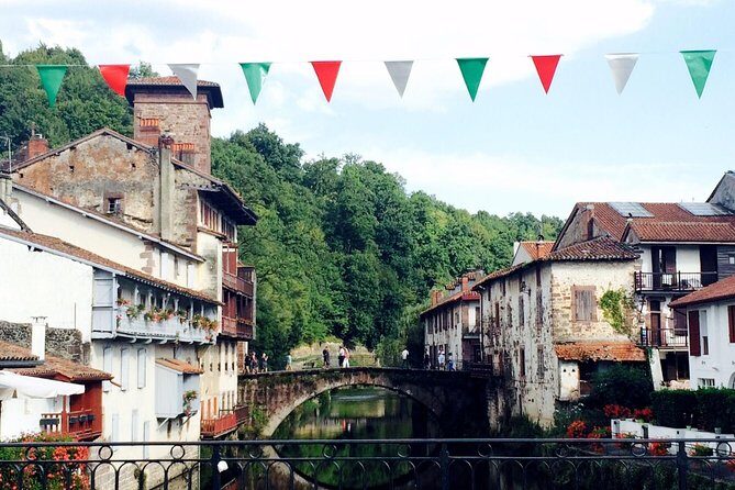 El Camino and the Pyrenees Private Day Tour from St-Jean-Pied-de-Port To Roncesvalles - Key Points