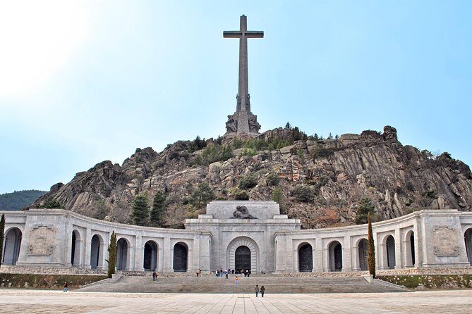 El Escorial and Valley of the Fallen Private Tour - Discovering the Majesty of El Escorial